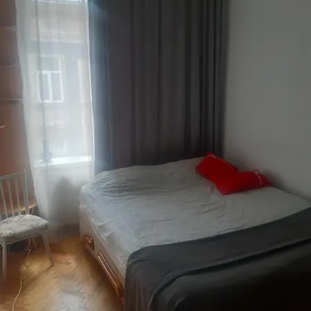 на кулиша 41 Apartment